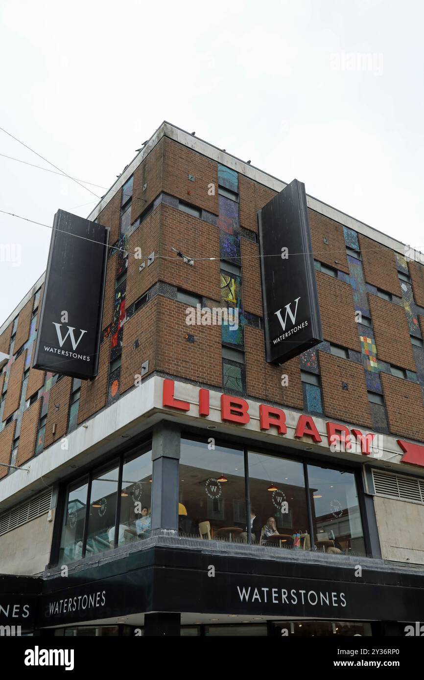Waterstones Buchhandlung und Café in Coventry Stockfoto