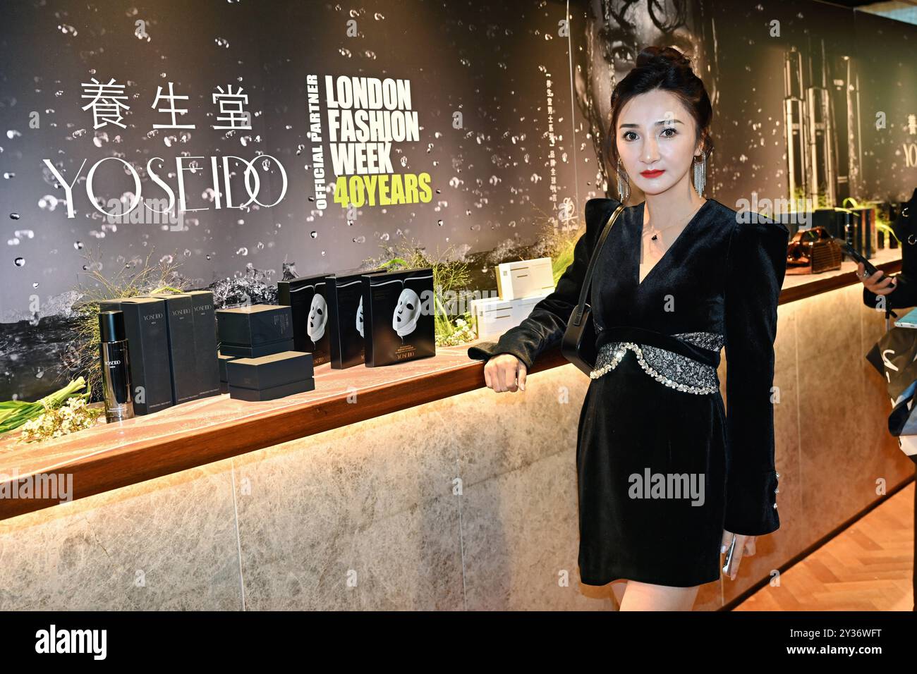 LONDON, GROSSBRITANNIEN. September 2024. Zhang Xiao nimmt an der 养生堂 „YOSEIDO“ Cosmetics Teil – Global Ambassador für YOSEIDO Men Rejuvenationseries – Water-free Journey, Beauty, Cosmetic & Körperpflege Products“ während der LFW SS25 in London, Großbritannien. (Foto von 李世惠/siehe Li/Picture Capital) Credit: Siehe Li/Picture Capital/Alamy Live News Stockfoto