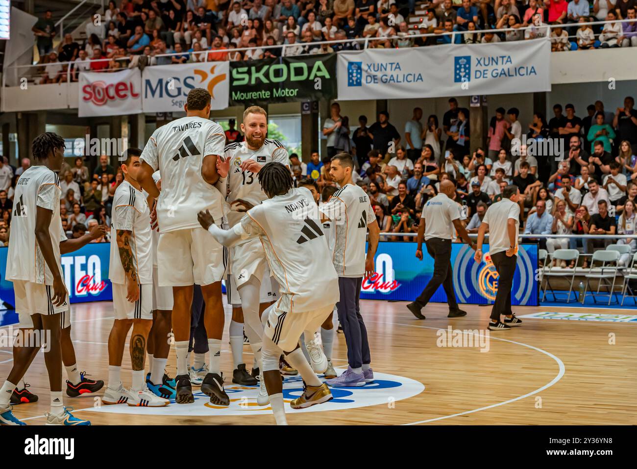 Pontevedra, Spanien. September 2024. Moment des Eingangs der Spieler von Real Madrid auf dem Platz. Quelle: Xan Gasalla / Alamy Live News Stockfoto