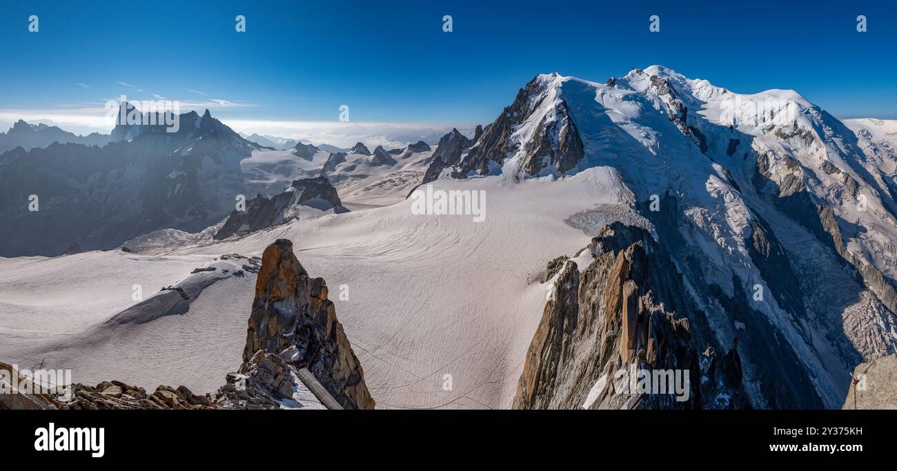 Mont Blanc et grandes Jorasses des l'Aiguille du Midi. Mont Blanc und Grandes Jorasses aus der Aiguille du Midi Stockfoto