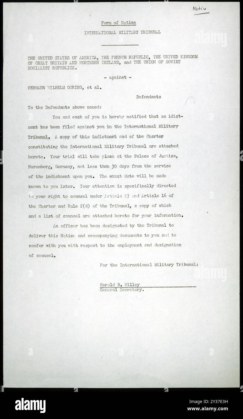 Anklage gegen Hermann Wilhelm Göring und andere Hauptangeklagte vor dem Internationalen Militärgericht. Unterzeichnet von Generalsekretär Harold B. Willey. Die Nürnberger Prozesse waren eine Reihe von Prozessen gegen große ns-Militär- und politische Führer. Die Versuche fanden von 1945 bis 1949 statt. Das erste war das Internationale Militärtribunal, das die großen Namen wie Göring, Ribbentrop, Keitel usw. versuchten Es gab 12 Versuche mit Gruppen von Männern, darunter Ärzte, Einsatzgruppen und das militärische Oberkommando. Stockfoto