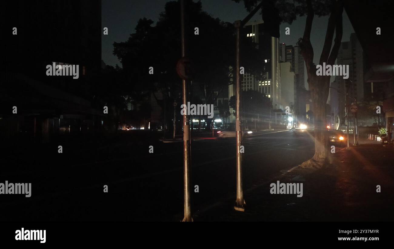 Sao Paulo, Sao Paulo, Brasilien. September 2024. SAO PAULO (SP), 13.09.2024- BLACKOUT/ENEL/DOWNTOWN/SP- Blick auf einen Blackout in Bela Vista, zentraler Region der Stadt Sao Paulo, auf der Höhe der Avenida Brigadeiro Luiz Antonio, in den frühen Morgenstunden dieses Freitag, 13. September 2024. (Foto: Luciano Farias/Thenews2/Zumapress) (Foto: © Luciano Farias/TheNEWS2 via ZUMA Press Wire) NUR REDAKTIONELLE VERWENDUNG! Nicht für kommerzielle ZWECKE! Stockfoto