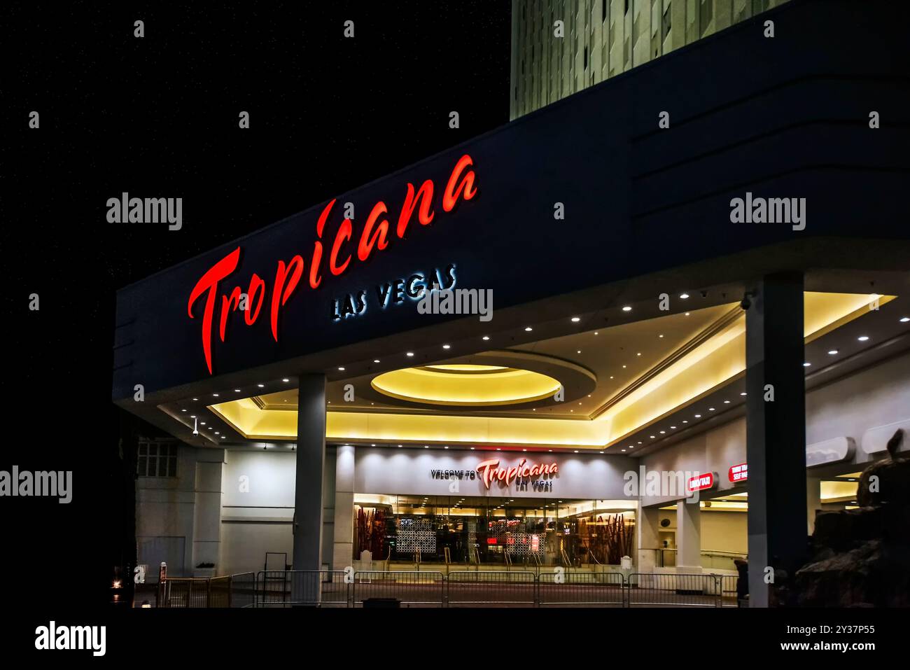 Las Vegas, Tropicana Resort and Casino 2024 kurz nach Geschäftsschluss und in Erwartung der Implosion, um Platz für das neue Stadion von Oakland A zu machen. Stockfoto Las Vegas, Tropicana Resort and Casino 2024 kurz nach Geschäftsschluss und in Erwartung der Implosion, um Platz für das neue Stadion von Oakland A zu machen. Stockfoto