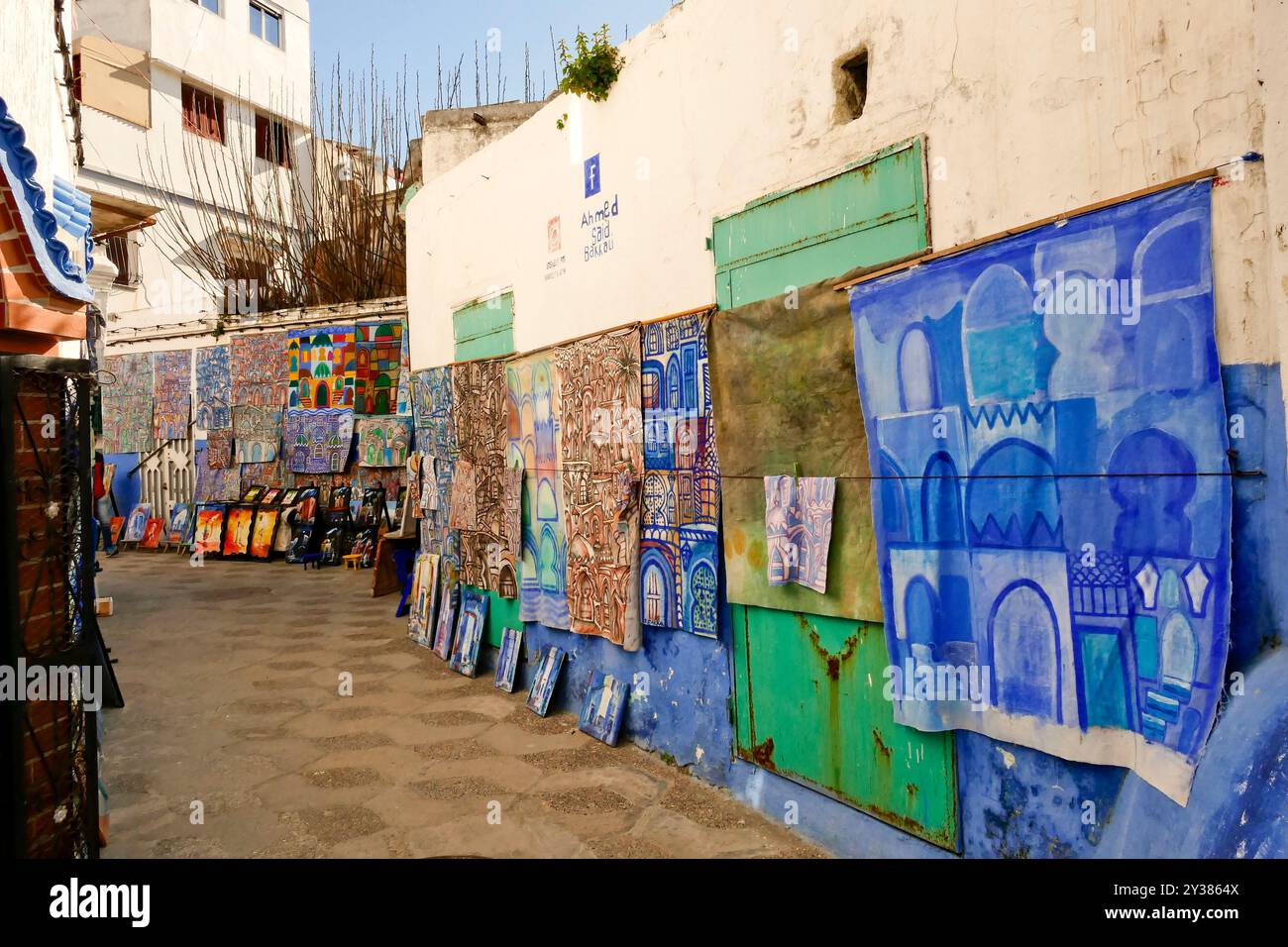 Die befestigte Stadt Asilah an der nordwestlichen Spitze Marokkos, 42 Kilometer südlich von Tanger, war die Heimat mehrerer Eroberer und Piraten. Sehen Sie Stockfoto