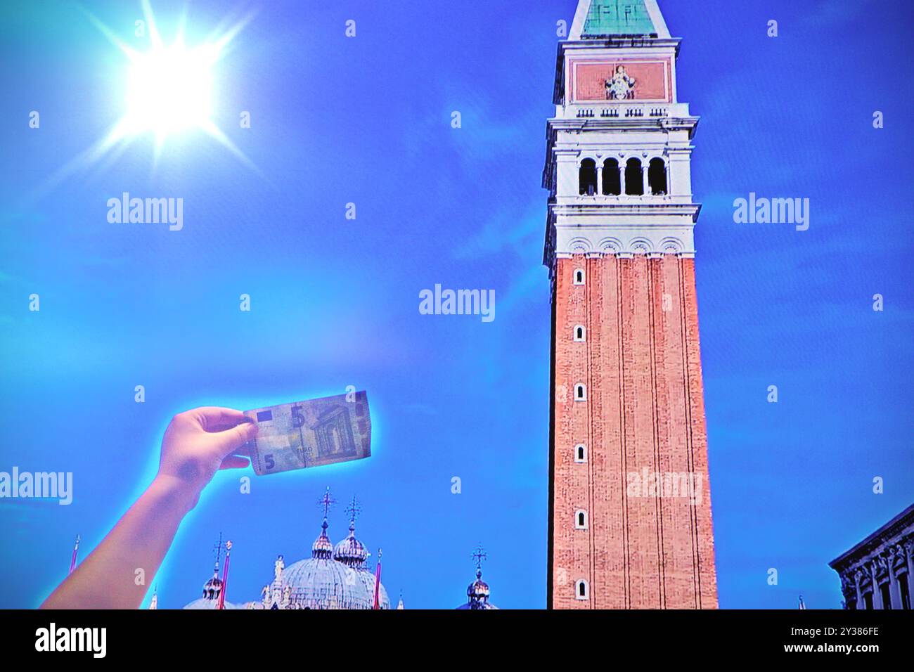 Touristensteuer von 5 Euro pro Tag vor dem Hintergrund des historischen San Marco plaza in Italien Stockfoto