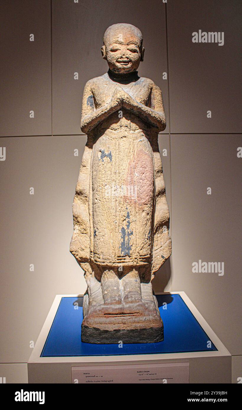 Bangkok, Thailand, Südostasien, Asien. Bangkok National Museum. Skulptur Buddhas Schüler. CA. 13. – 14. Jahrhundert n. Chr. Von Wat Wiang, Chaiya Di Stockfoto