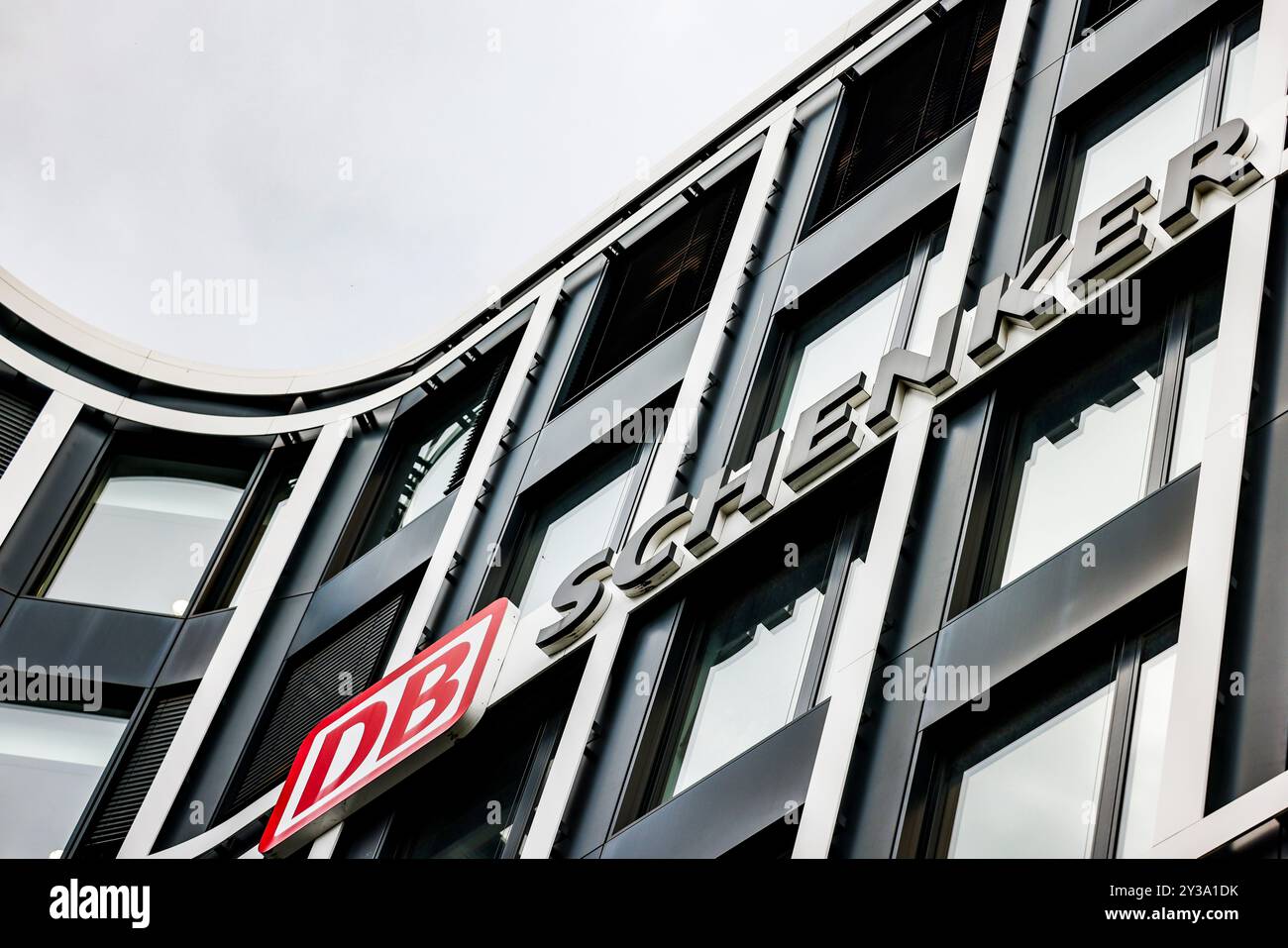 Essen, Deutschland. September 2024. Blick auf das DB Schenker-Hauptquartier in Essen. Die Deutsche Bahn verkauft die Logistiksparte Schenker an Dänemark. Quelle: Christoph Reichwein/dpa/Alamy Live News Stockfoto