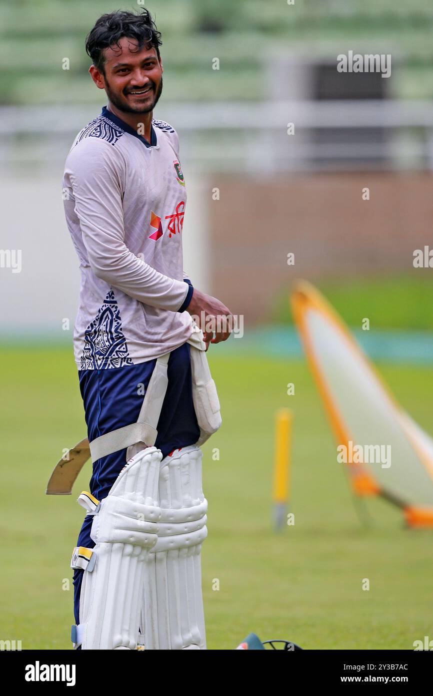 Mahmudul Hasan Joy während des Bangladesch Test Squad Training Session bei SBNCS unter den lokalen Trainern vor der zwei Match Test Serie gegen Indien Mitte Stockfoto