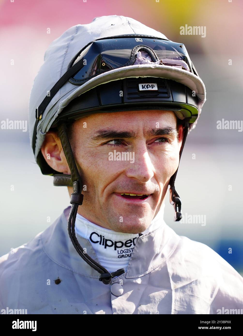 Jockey Daniel Tudhope am zweiten Tag des Betfred St Leger Festivals auf der Doncaster Racecourse. Bilddatum: Freitag, 13. September 2024. Stockfoto