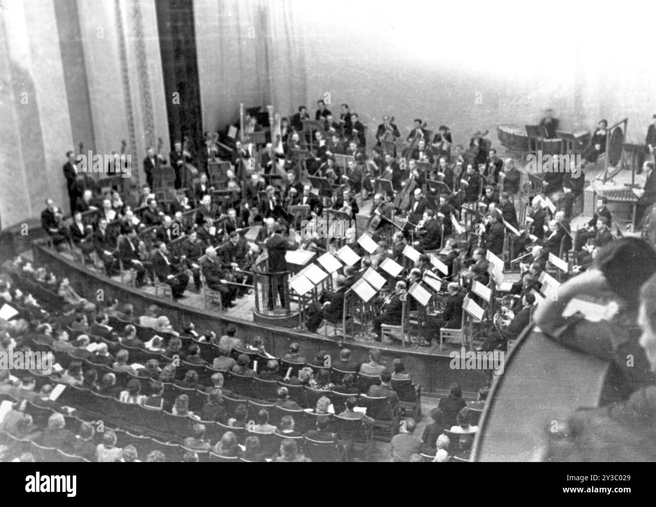 Die Kuybyshev premi&#xe8;Re von Schostakowitschs Sinfonie Nr. 7 am 5. März 1942 durch das Bolschoi Theater Orchestra unter Samuil Samosud, 1942. Gefunden in der Sammlung des Bolschoi-Theaters Museum in Moskau. Stockfoto