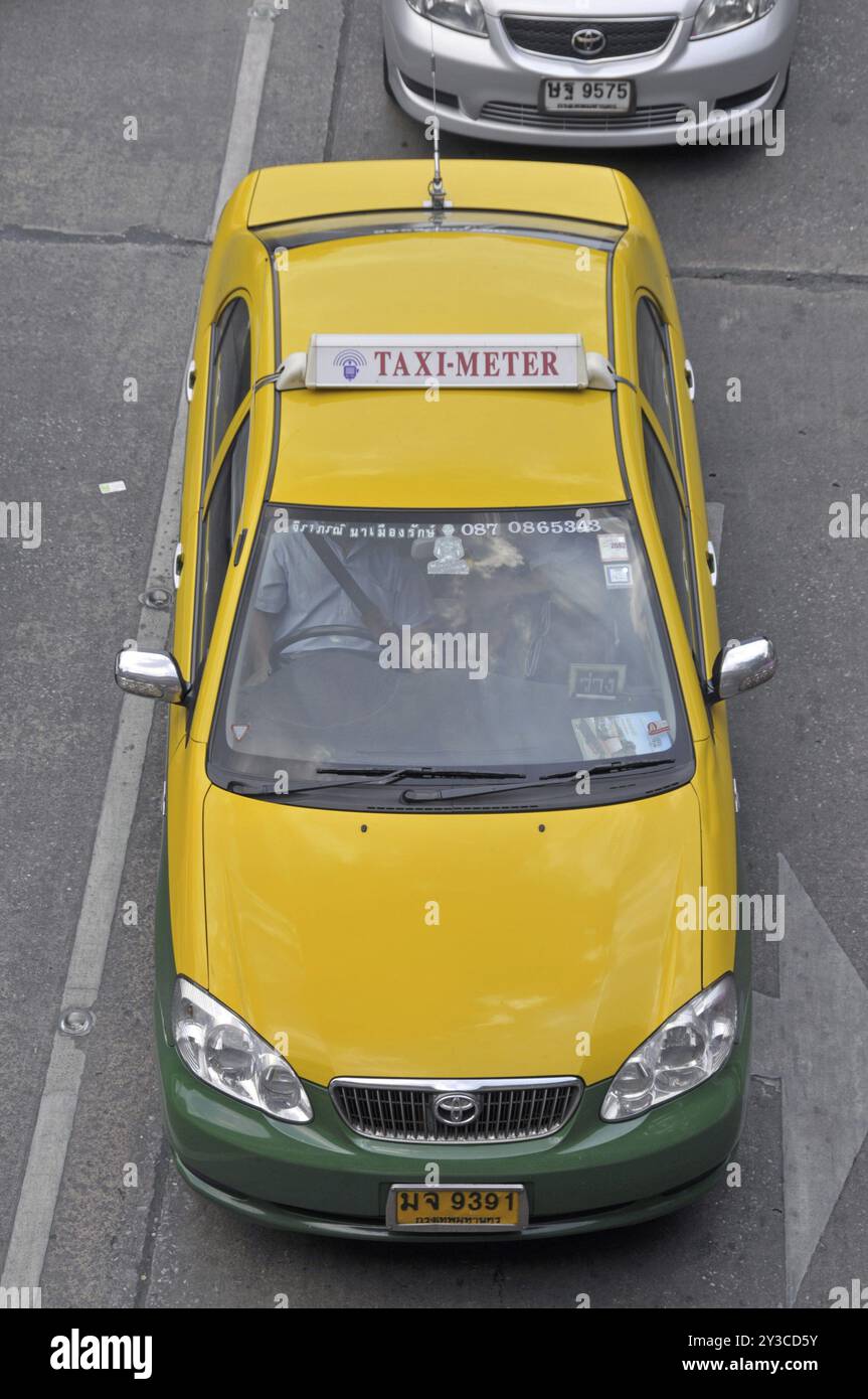Taxi im Verkehrschaos, Ratchadamri Road, Straßenverkehr in Bangkok, Thailand, Asien Stockfoto