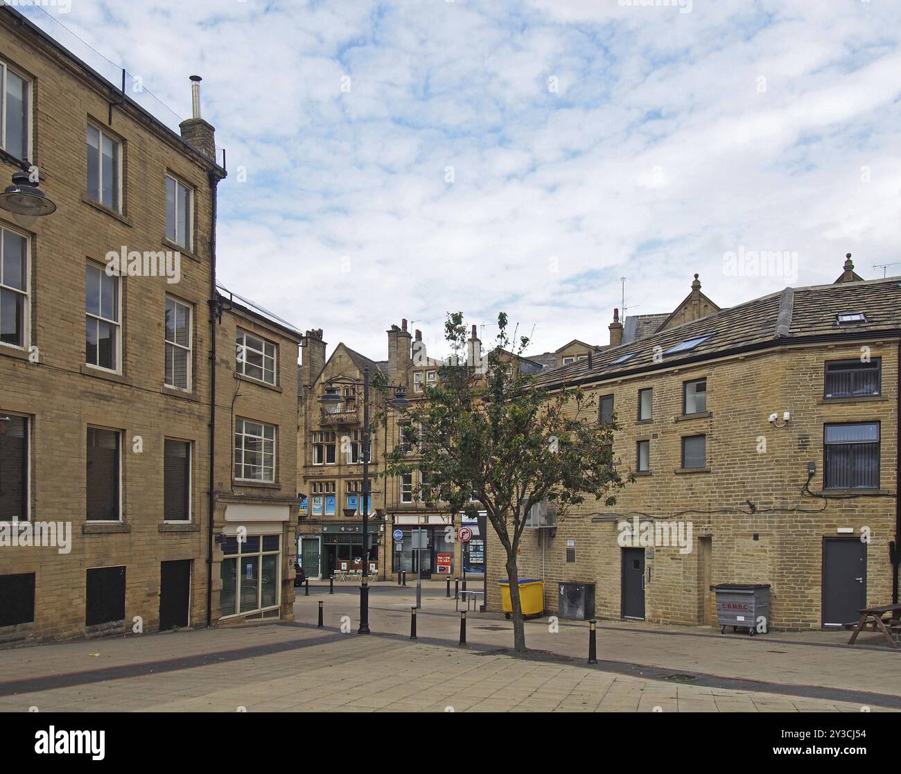 Bradford, West yorkshire, vereinigtes Königreich, 19. juni 2019: Alte Gebäude und Geschäfte am Oastler Square in bradford West yorkshire Stockfoto