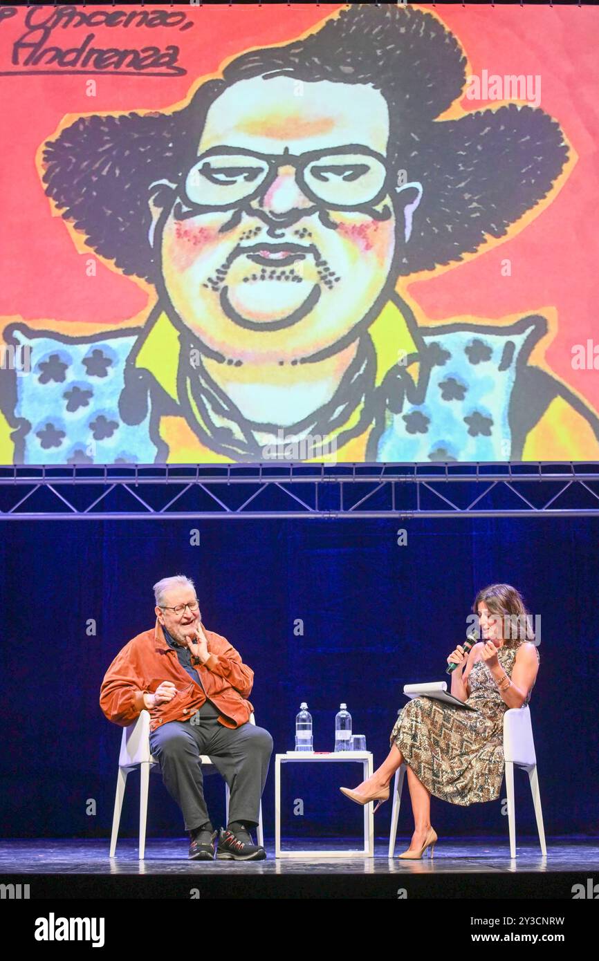 Mailand, "die Zeit der Frauen" 2024. Auf dem Foto: Vincenzo Mollica mit Elvira Serra Stockfoto