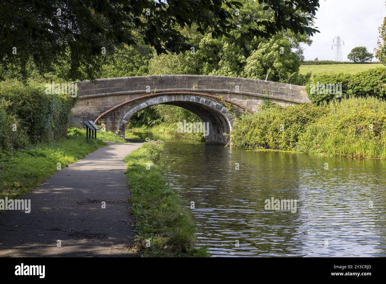Stone Bridge 108, Steinbogenbrücke am Lune Canal und Aquädukt, Lancashire, England, Großbritannien Stockfoto