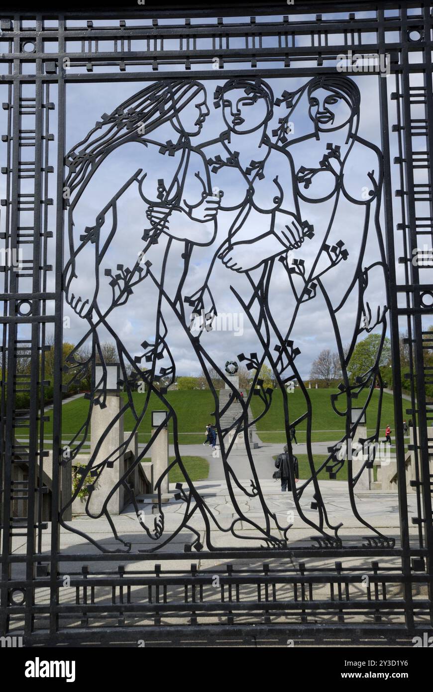 Torgitter mit weiblichen Figuren im Vigelands Park, Oslo, Norwegen, Europa Stockfoto