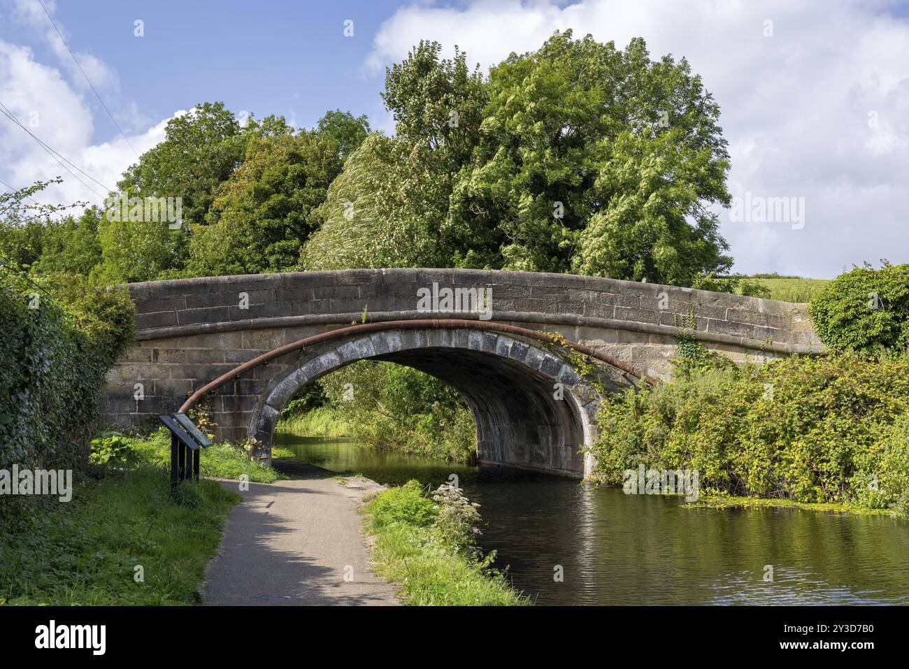 Stone Bridge 108, Steinbogenbrücke am Lune Canal und Aquädukt, Lancashire, England, Großbritannien Stockfoto