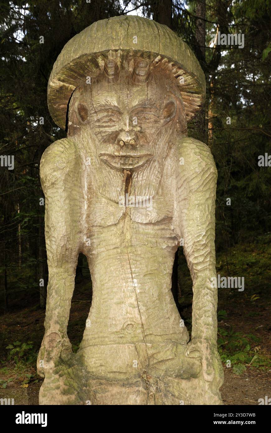 Holzskulptur auf dem Hexenhügel, Juodkrante, Kurische Nehrung, Litauen, Europa Stockfoto