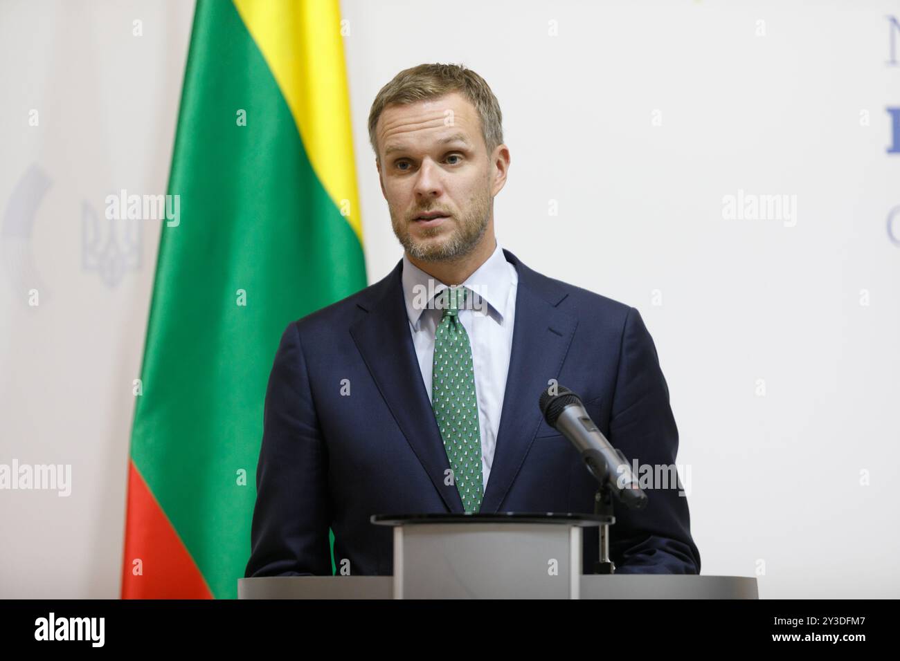 KIEW, UKRAINE - 13. SEPTEMBER 2024 - Außenminister der Republik Litauen Gabrielius Landsbergis nimmt an einer gemeinsamen Pressekonferenz mit Außenminister der Ukraine Andrii Sybiha, Kiew, Hauptstadt der Ukraine, Teil. Stockfoto