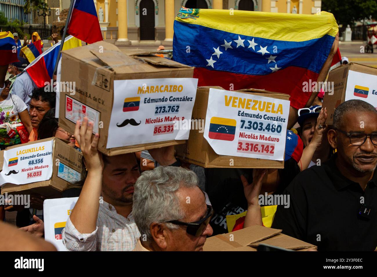 Maracaibo, Venezuela. 28-08-2024.Venezolaner nehmen an einer Kundgebung Teil, die die Wahlaufzeichnungen zeigt, die Edmundo González als designierten Präsidenten zeigen. Foto: Jose Bula Stockfoto
