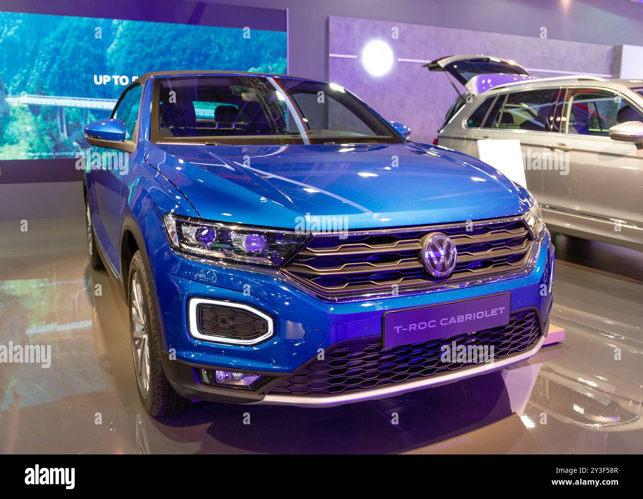 ATHEN, GRIECHENLAND - 15. NOVEMBER 2019: Volkswagen T-Roc Cabriolet auf der Aftokinisi Anytime 2019 Motor Show. Stockfoto