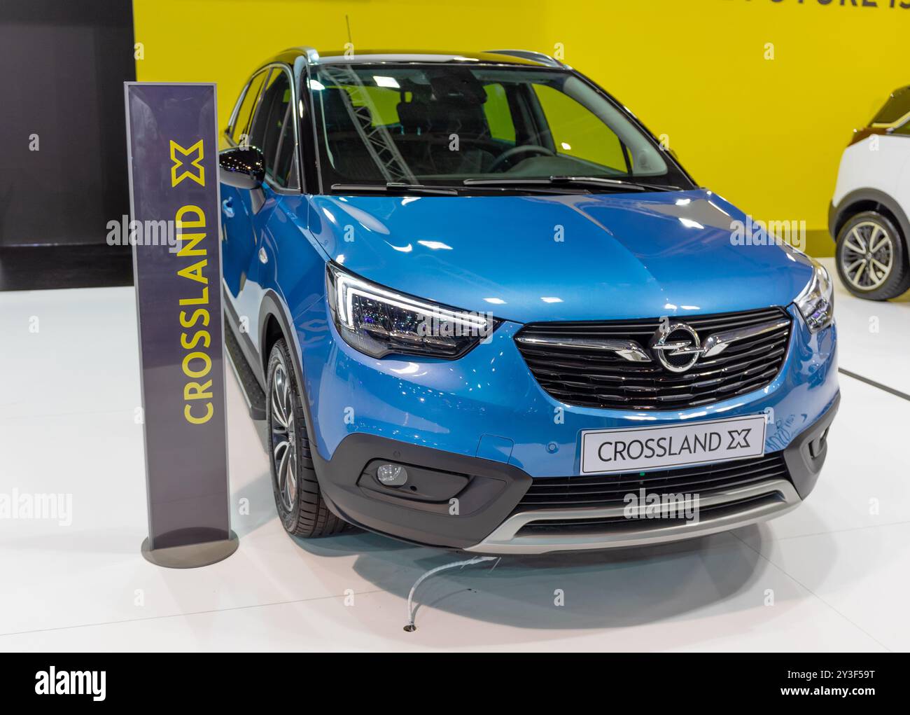 ATHEN, GRIECHENLAND - 15. NOVEMBER 2019: Opel Crossland X auf der Aftokinisi Anytime 2019 Motor Show. Stockfoto