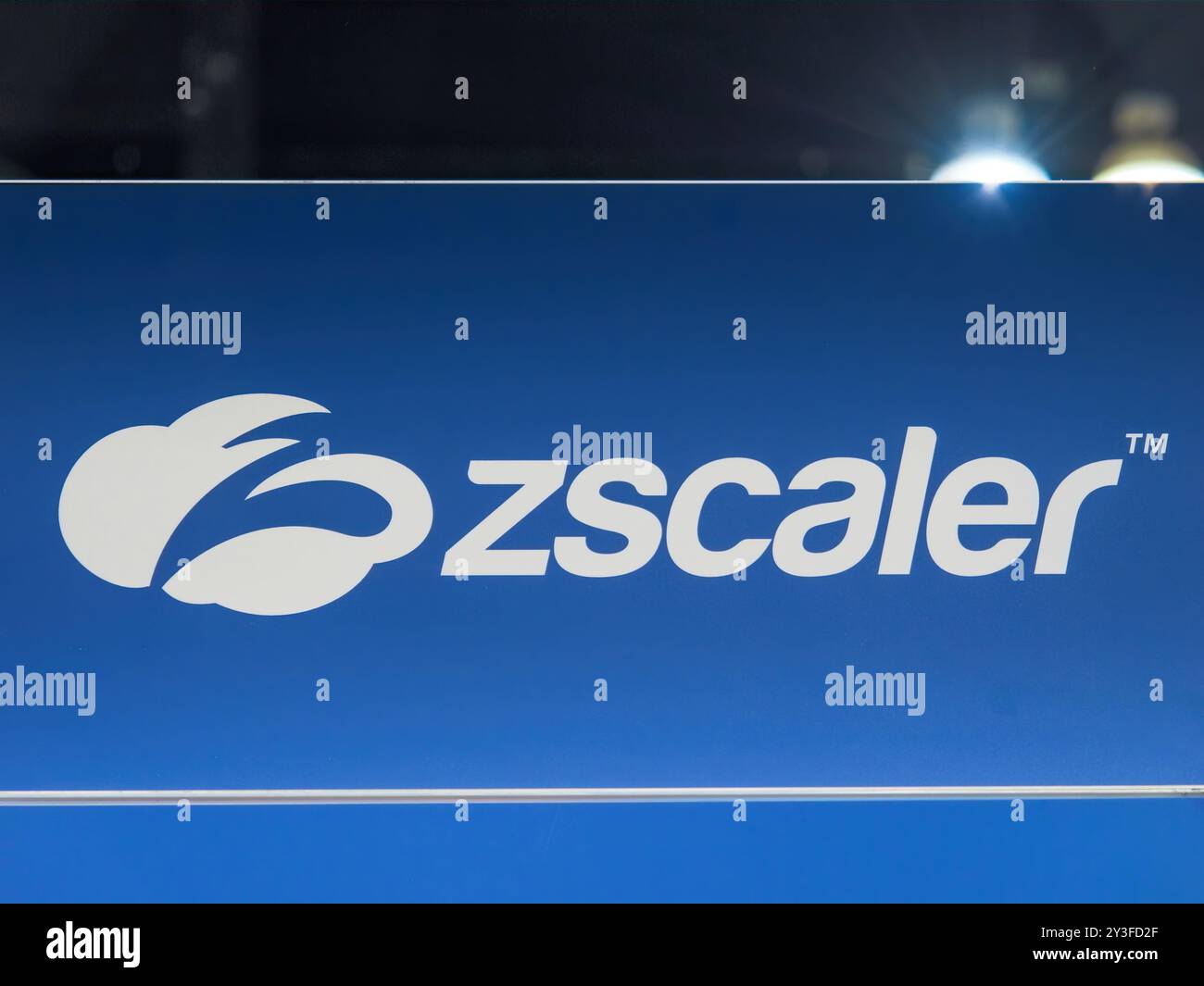 LOS ANGELES, KALIFORNIEN - 22. Mai 2024: Zscaler Logo auf Zscalers Stand auf dem AWS Summit im Los Angeles Convention Center. Stockfoto