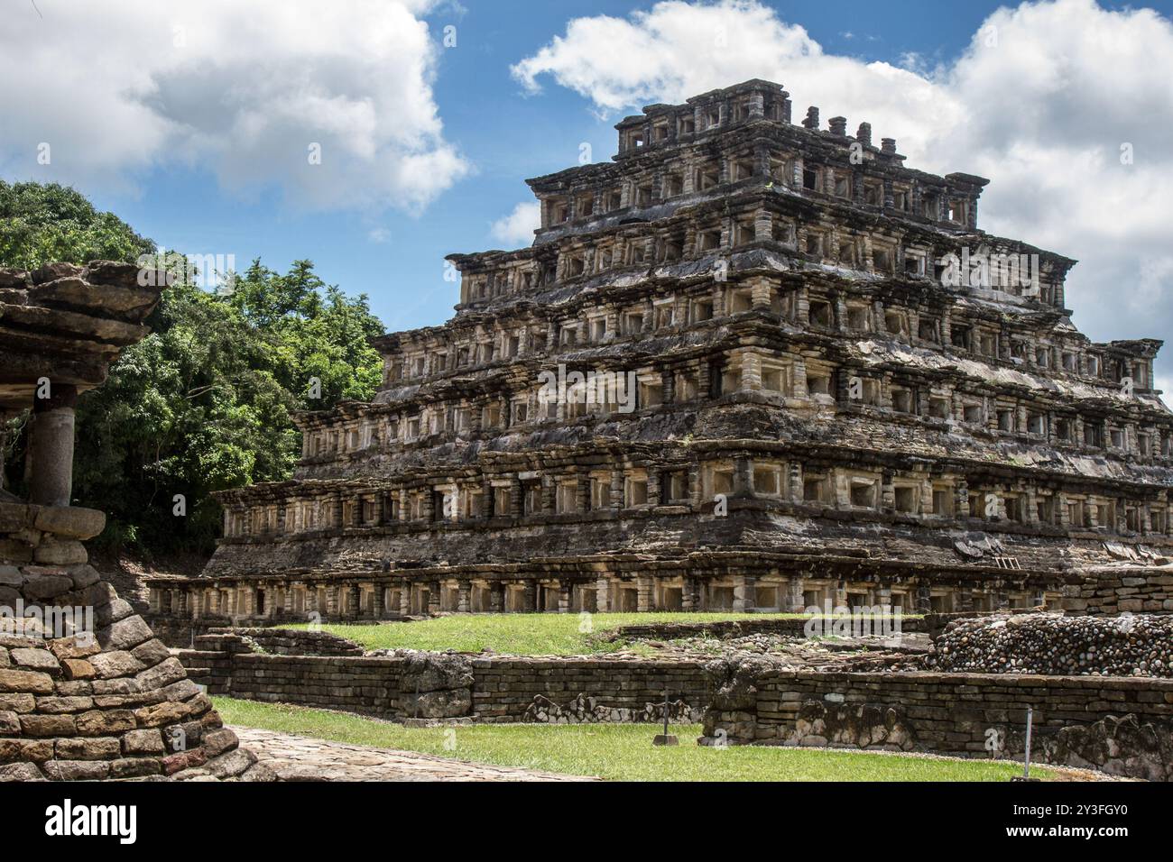 El Tajin ist eine präkolumbische archäologische Stätte in der Nähe der Stadt Papantla, Veracruz, Mexiko. Es wird angenommen, dass die Stadt Tajin ein sehr war Stockfoto