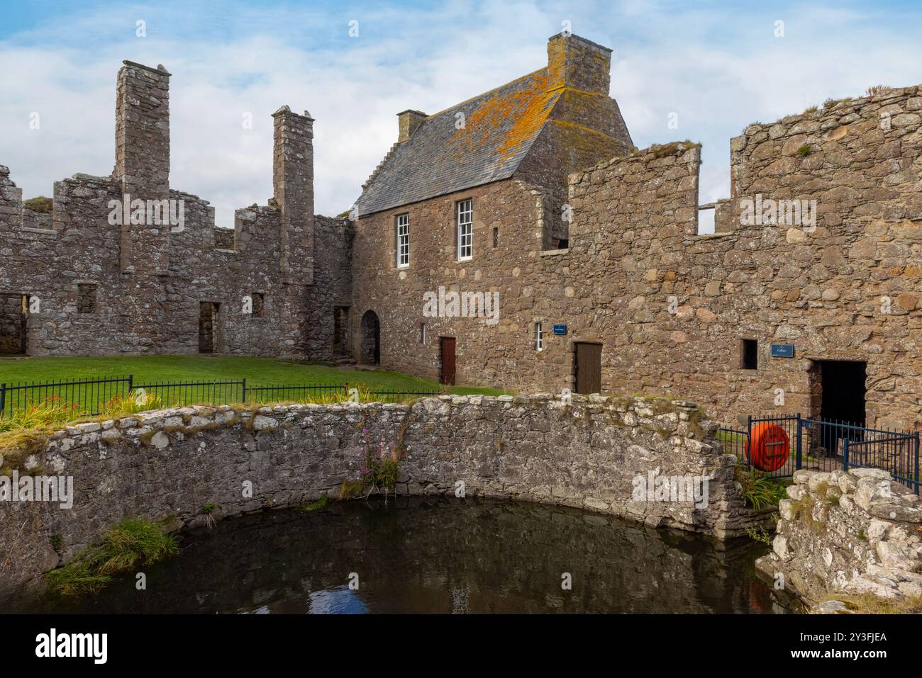Dunnottar Castle, eine historische Festung auf den Klippen von Aberdeenshire, Schottland, in der Nähe von Stonehaven. Stockfoto