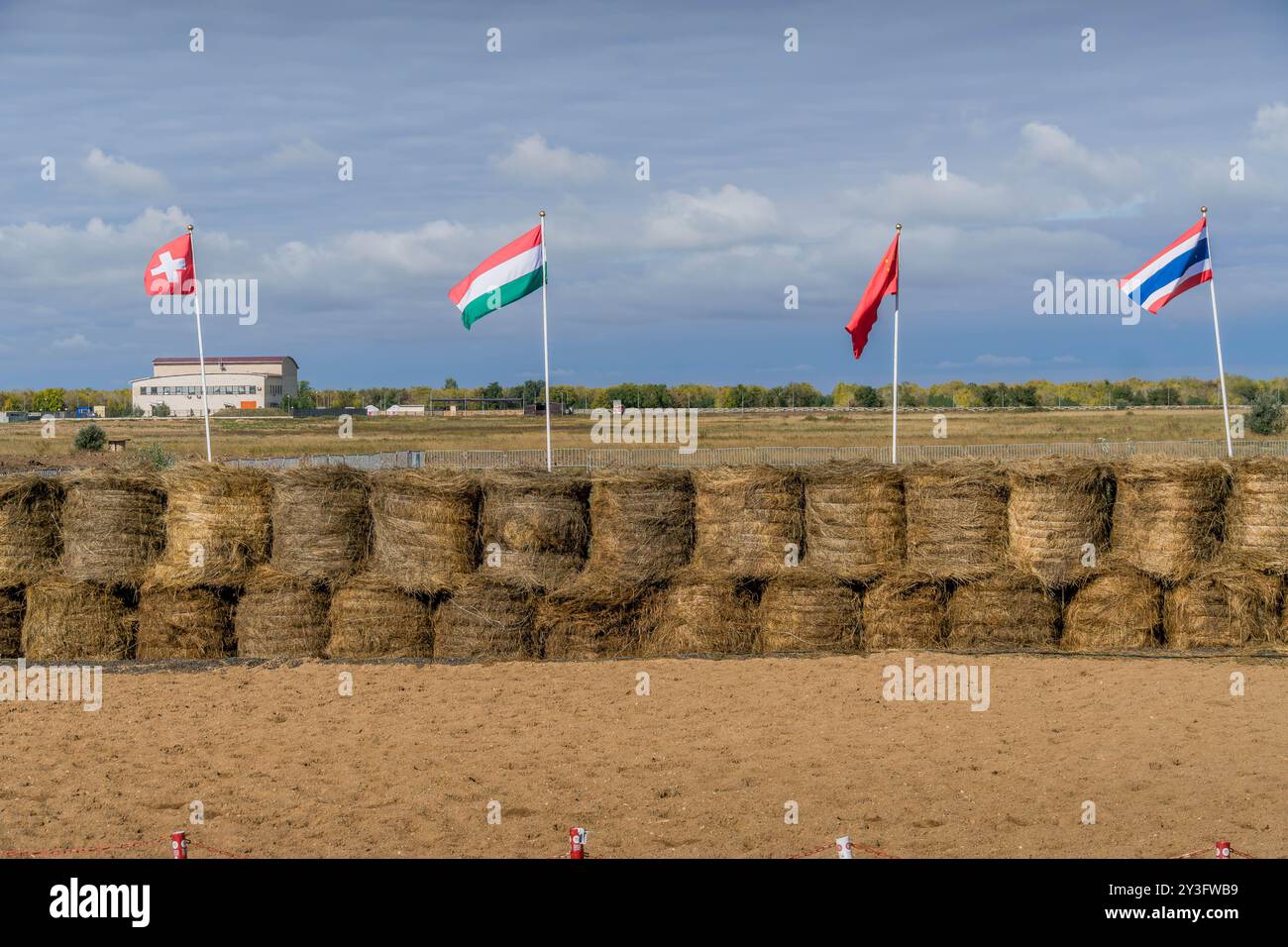 Die Fahnen der Schweiz, Ungarns, Chinas und Thailands beim World Nomad Games Competition in Astana, der Hauptstadt der Republik Kasachstan. Stockfoto