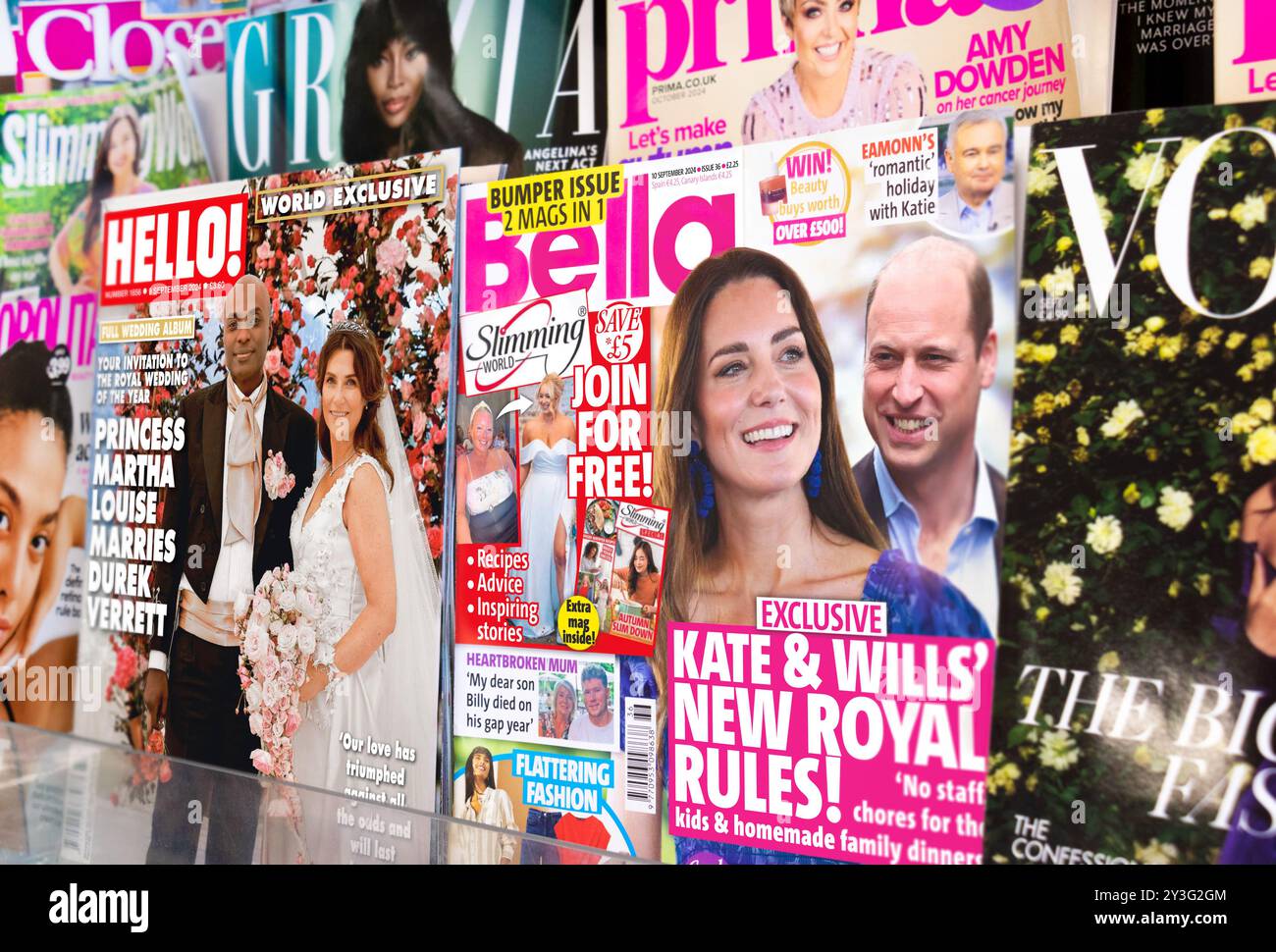 Kate Middleton, Prinzessin von Wales und Prinz William auf dem Cover der Zeitschrift Bella. Hallo Magazin mit Prinzessin Martha Louise. Probleme beim Drucken Stockfoto