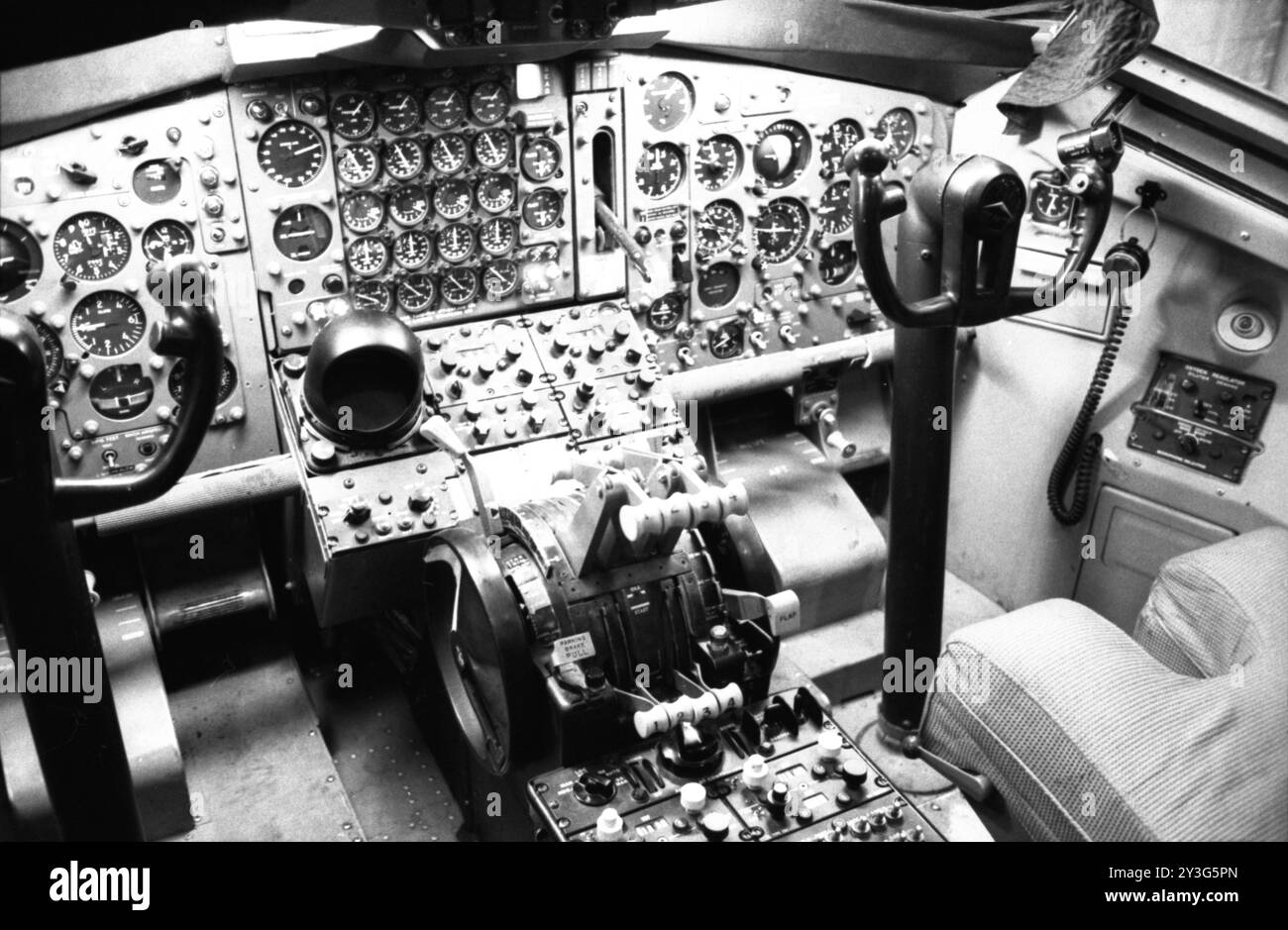 Ein Cockpit der Trans World Airlines Boeing 707 und kontrolliert am 28. April 1959. Stockfoto