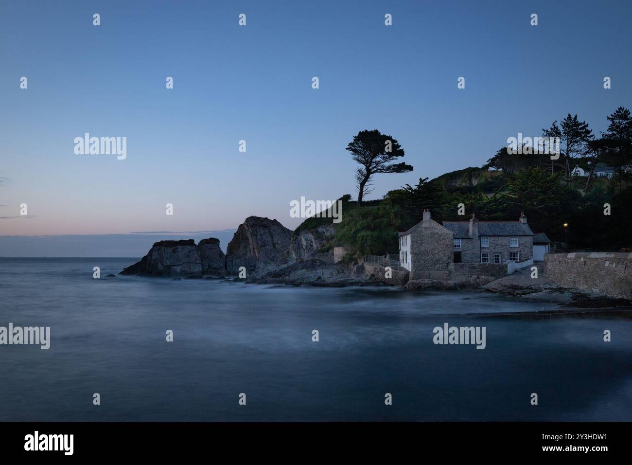 Das Ende des Tages mit Flut in Lee Bay, North Devon Stockfoto