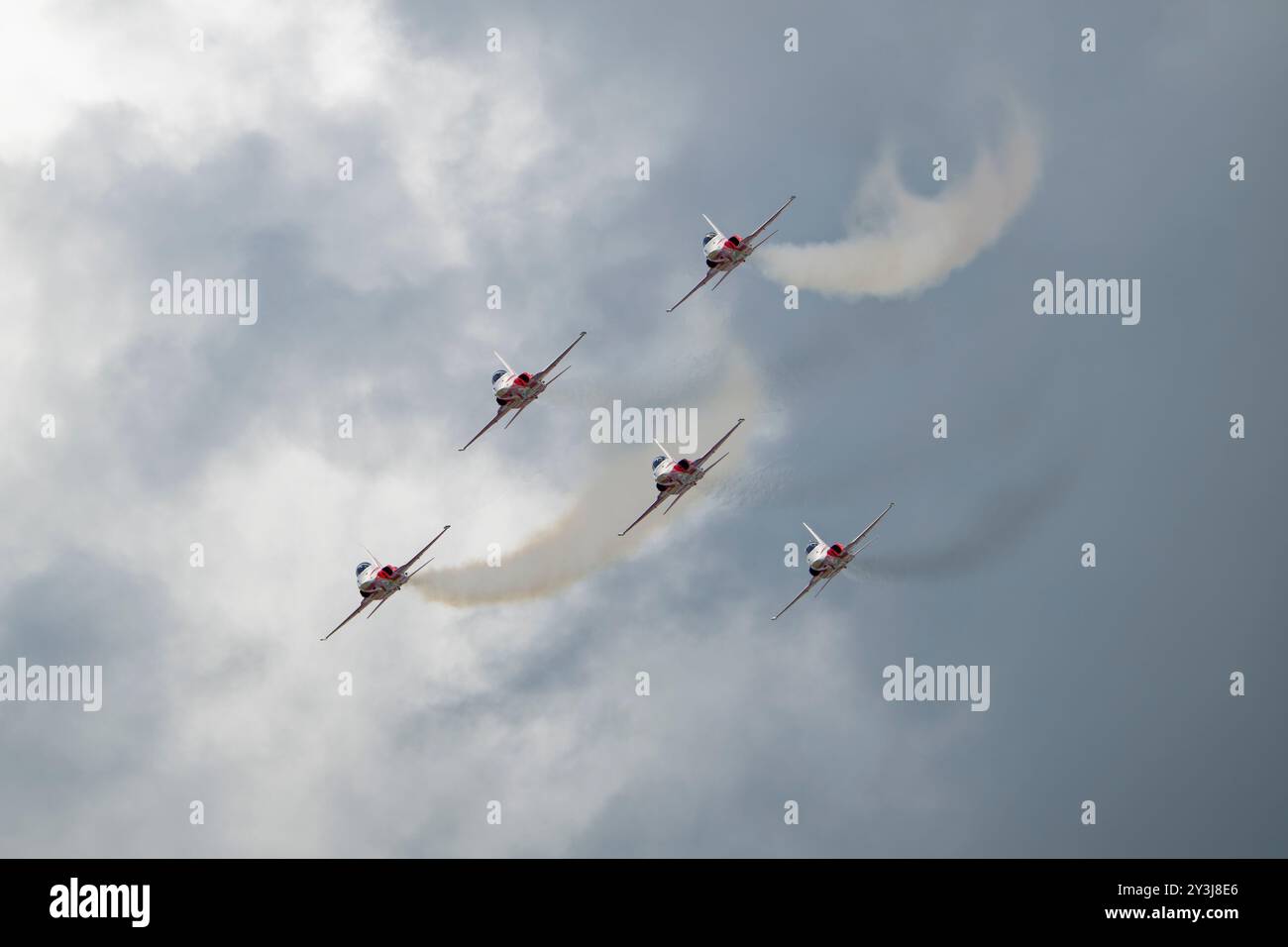 Das Kunstflugteam der Schweizer Luftwaffe Patrouille Suisse stürzt in ihren Northrop F-5E Tiger Jet-Jets beim RIAT ab Stockfoto