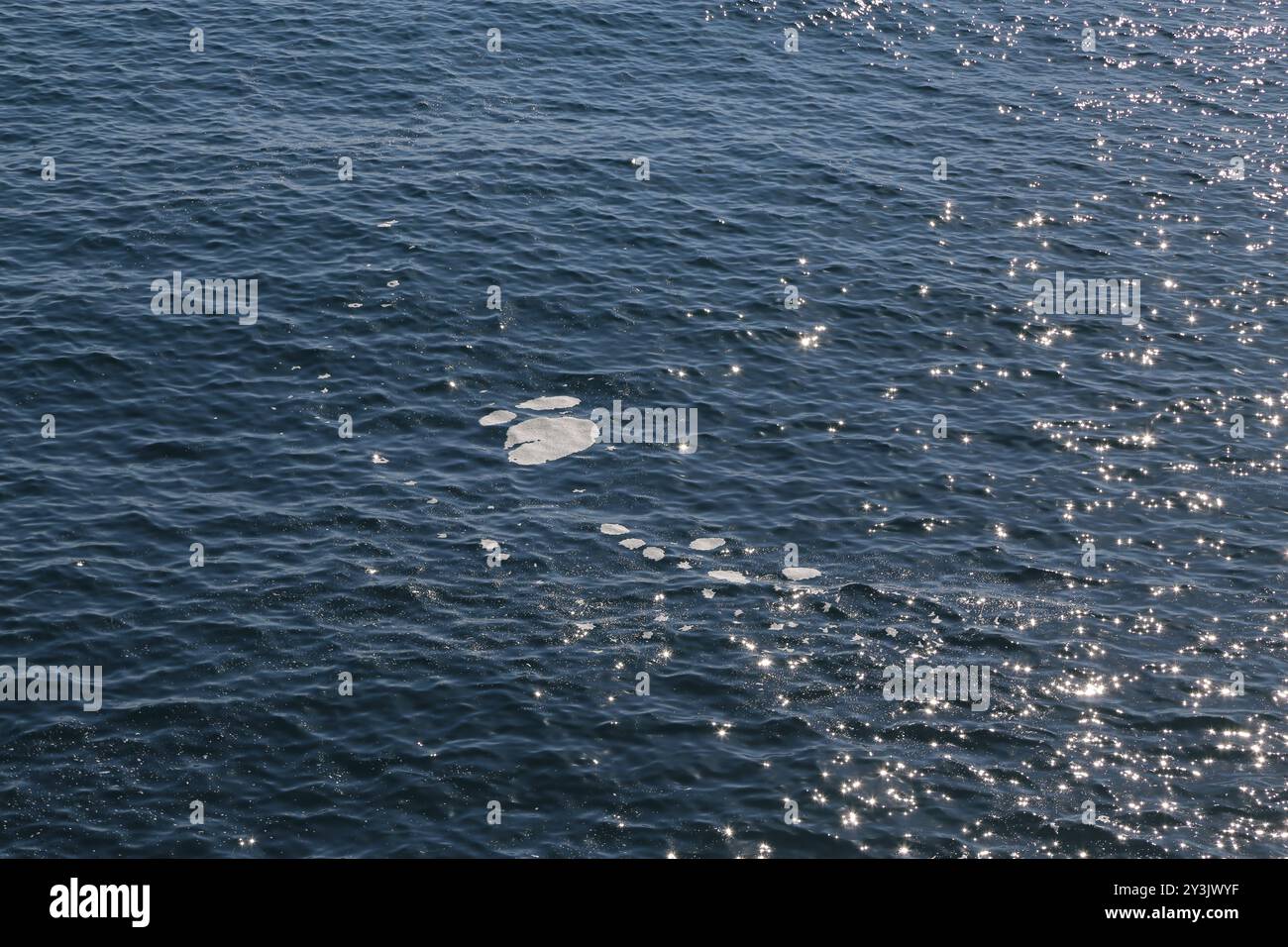 Blaues Meerwasser, Himmel Abend Natur Landschaft Hintergrund Dubrovnik, Kroatien 22. April 2023 Stockfoto