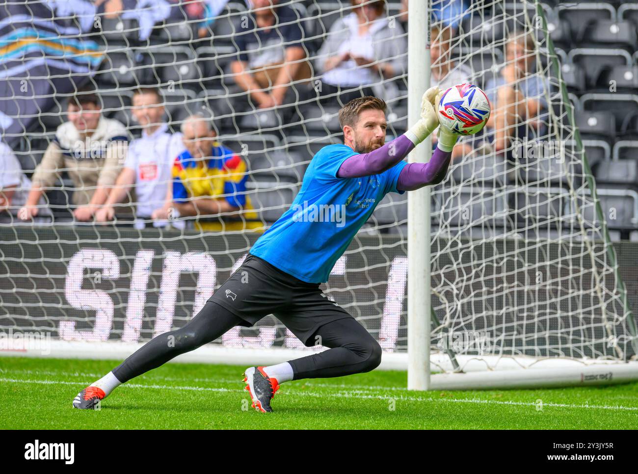 Josh VICKERS (Derby County Goalkeeper) wärmt während des Sky Bet Championship Matches Derby County gegen Cardiff City im Pride Park Stadium, Derby, Großbritannien, 14. September 2024 (Foto: Mark Dunn/News Images) Stockfoto