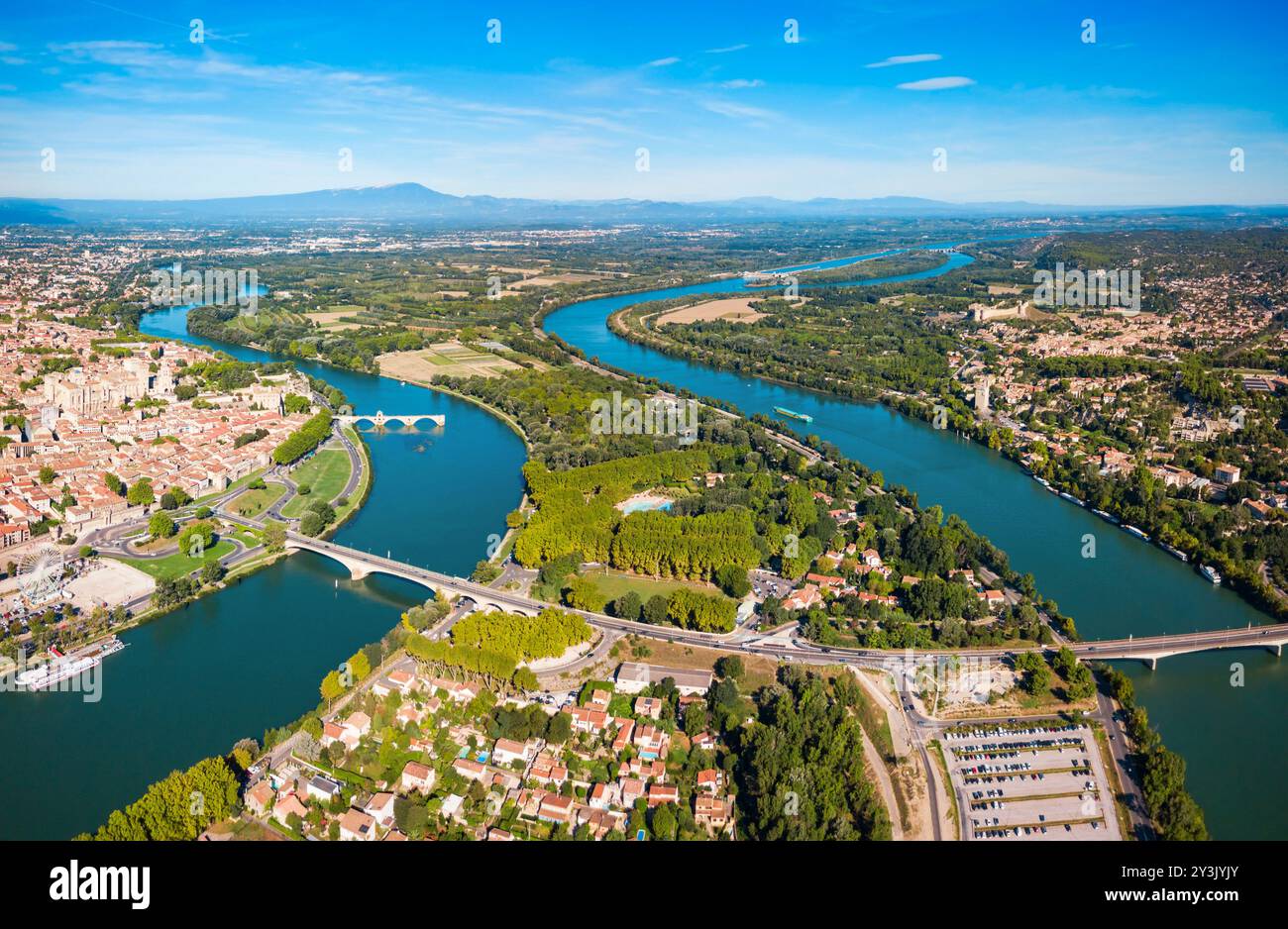 Rhone Antenne Panoramablick in Avignon. Avignon ist eine Stadt auf der Rhone in Südfrankreich. Stockfoto