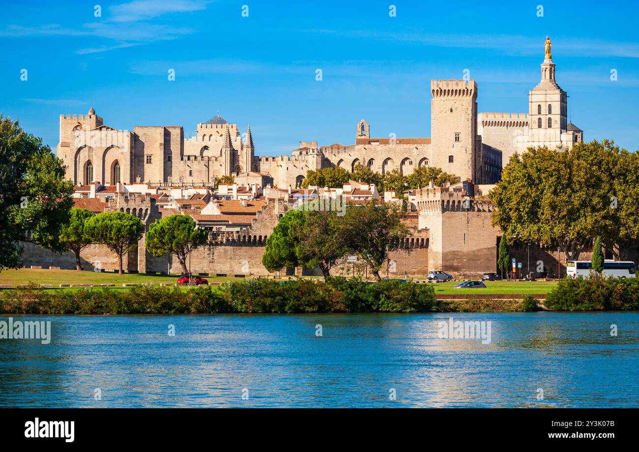 Palast der Päpste oder Palais des Papes, Avignon Kathedrale Antenne Panoramablick in Avignon, Südfrankreich Stockfoto