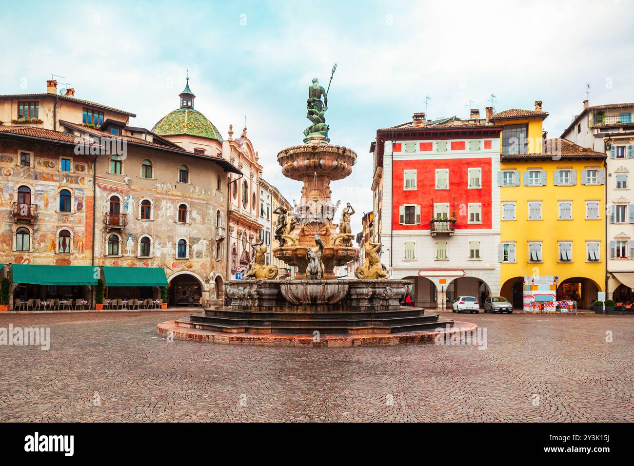 Piazza del Duomo, Central Square in Trient. Trient ist eine Stadt an der Etsch im Trentino Alto Adige Südtirol in Italien. Stockfoto