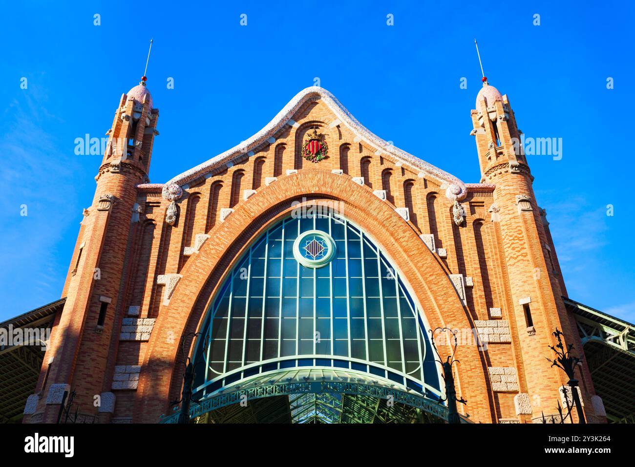 Valencia, Spanien - 16. Oktober 2021: Mercado Colon ist ein öffentlicher Markt im Zentrum von Valencia, Spanien Stockfoto