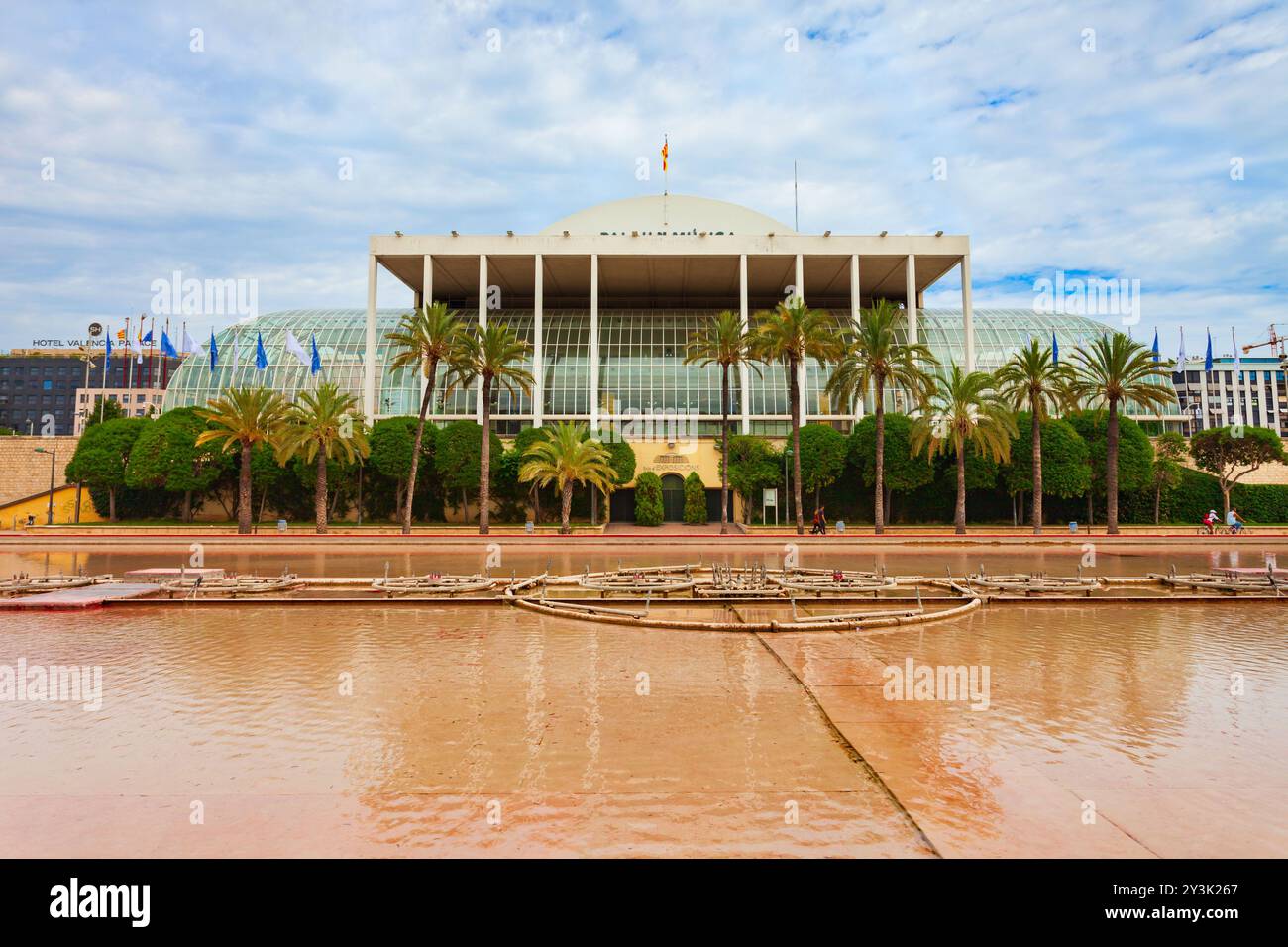 Valencia, Spanien - 16. Oktober 2021: Palau de la Musica de Valencia ist ein Konzertsaal, Kino, Kunst und Ausstellungshalle in Valencia am Riu Tur Stockfoto