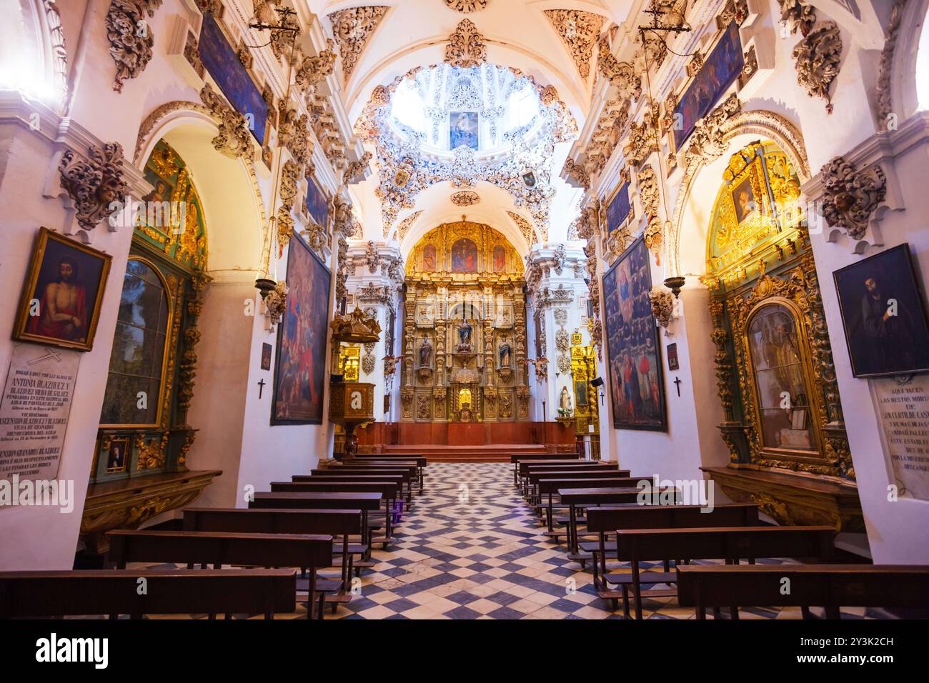 Antequera, Spanien - 22. Oktober 2021: Kirche des Heiligen Johannes Gottes oder Iglesia de San Juan de Dios im Inneren in Antequera, einer Stadt in der Provinz Malaga, Anda Stockfoto