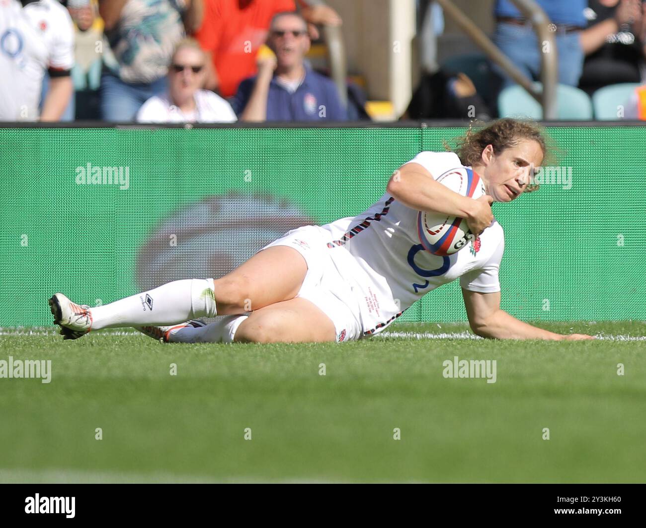 London, Vereinigtes Königreich. 14. September 2024. Abby Dow von England Red Roses macht einen Versuch während des internationalen Freundschaftsspiels zwischen England Red Roses und Neuseeland im Allianz Stadium in Twickenham. Quelle: Jay Patel/Alamy Live News Stockfoto