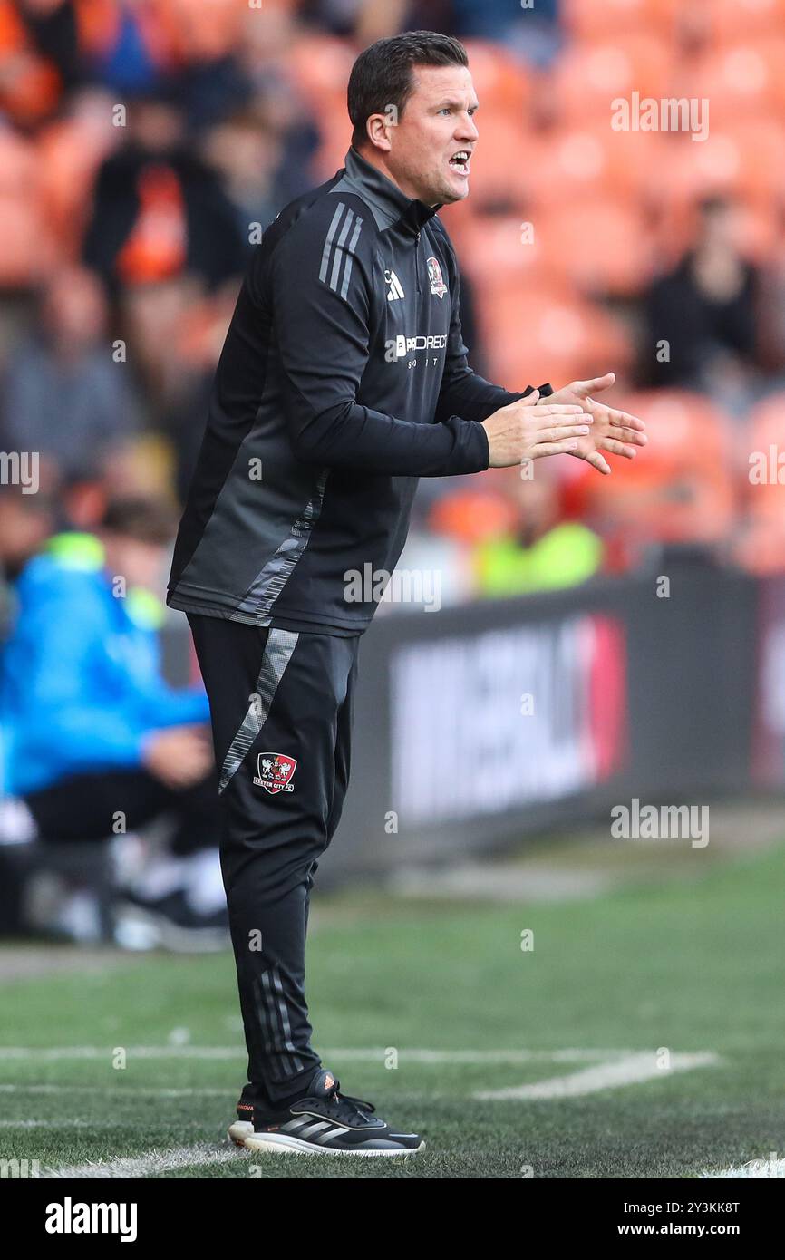 Blackpool, Großbritannien. September 2024. Gary Caldwell Manager von Exeter City während des Sky Bet League 1 Spiels Blackpool gegen Exeter City in Bloomfield Road, Blackpool, Vereinigtes Königreich, 14. September 2024 (Foto: Gareth Evans/News Images) in Blackpool, Vereinigtes Königreich am 14. September 2024. (Foto: Gareth Evans/News Images/SIPA USA) Credit: SIPA USA/Alamy Live News Stockfoto