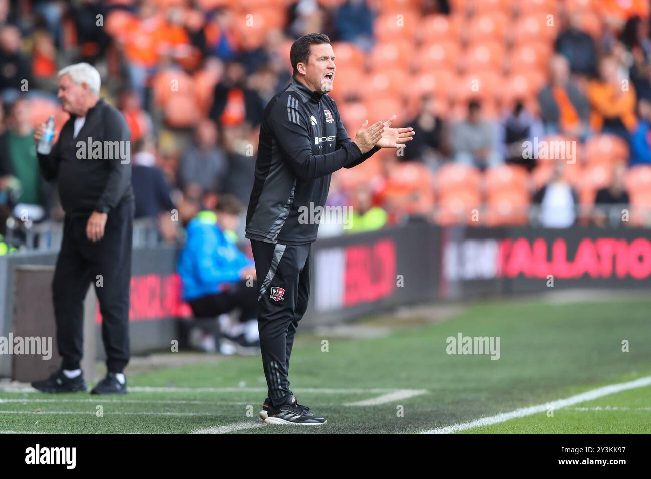 Blackpool, Großbritannien. September 2024. Gary Caldwell Manager von Exeter City während des Sky Bet League 1 Spiels Blackpool gegen Exeter City in Bloomfield Road, Blackpool, Vereinigtes Königreich, 14. September 2024 (Foto: Gareth Evans/News Images) in Blackpool, Vereinigtes Königreich am 14. September 2024. (Foto: Gareth Evans/News Images/SIPA USA) Credit: SIPA USA/Alamy Live News Stockfoto