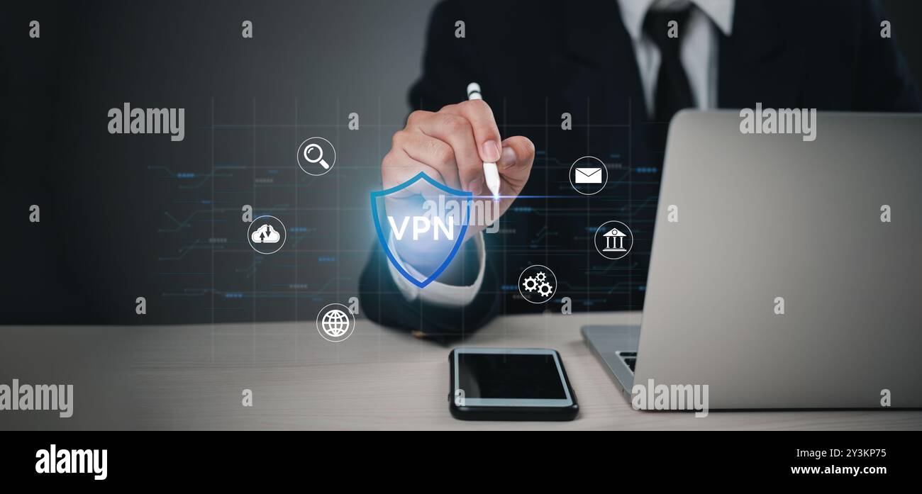 VPN-Sicherheitskonzept mit Geschäftsmann. Hebt digitalen Schutz, Online-Datenschutz und sichere Netzwerke hervor. Perfekt für Cybersicherheit und Datenverschlüsselung Stockfoto