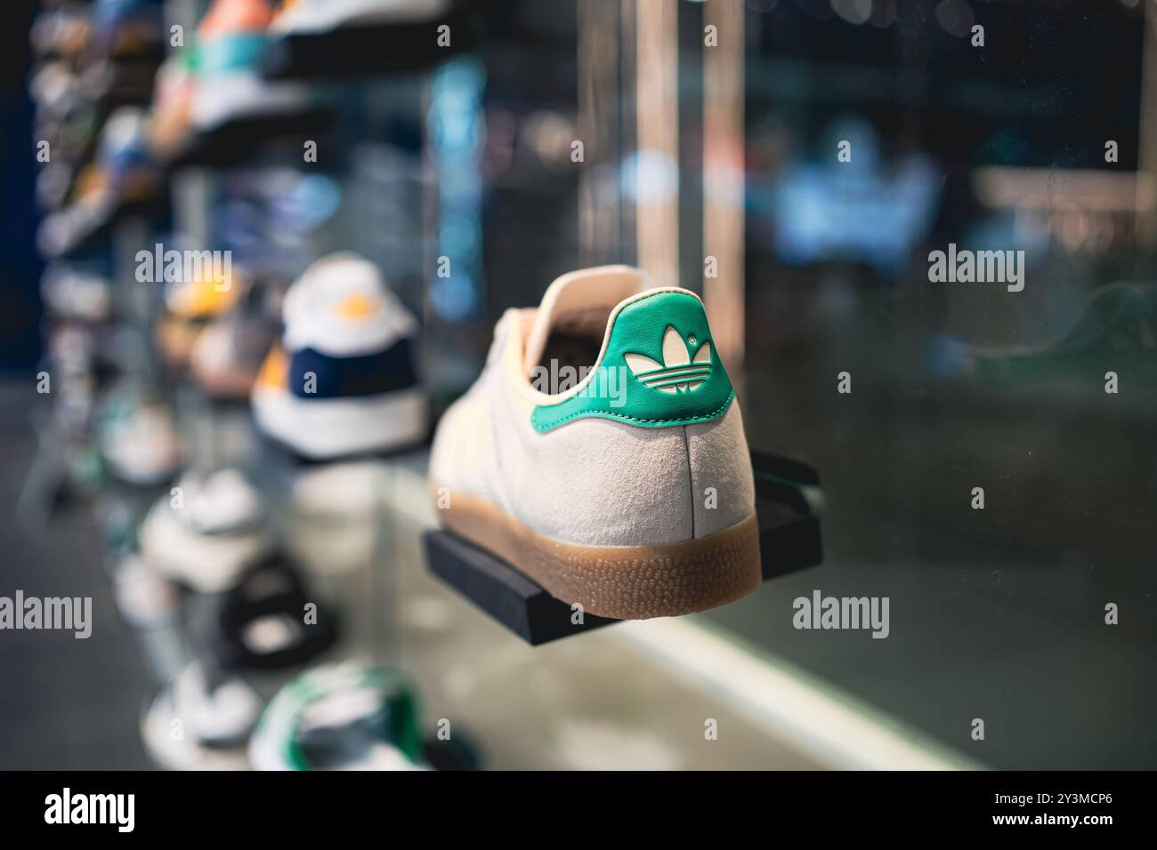 Bangkok, Thailand - 12. September 2024: Adidas Gazelle Schuhe im Adidas Shop. Stockfoto