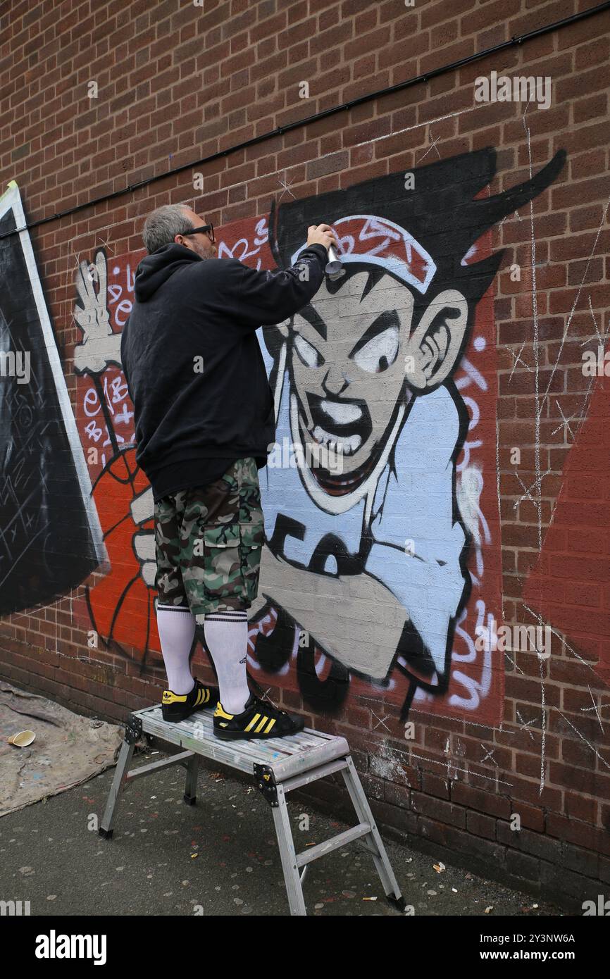 Birmingham, Großbritannien. September 2024. Im Rahmen des jährlichen High Vis Street Art Festivals strömen jedes Jahr Massen von Graffiti-Künstlern in die Stadt, um ihr einzigartiges künstlerisches Zeichen zu setzen. Quelle: Tony Nolan/Alamy Live News Stockfoto