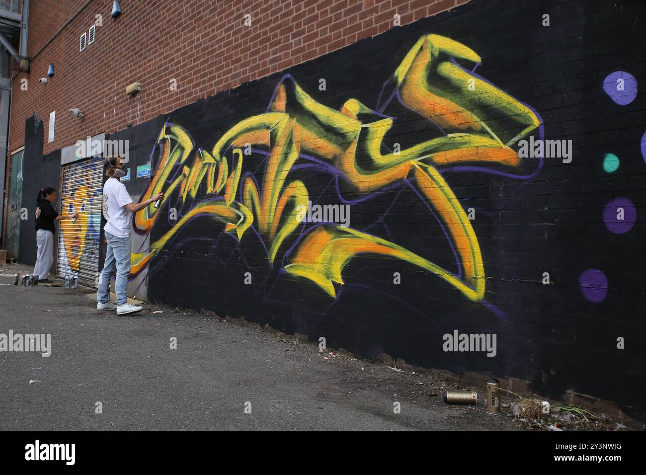 Birmingham, Großbritannien. September 2024. Im Rahmen des jährlichen High Vis Street Art Festivals strömen jedes Jahr Massen von Graffiti-Künstlern in die Stadt, um ihr einzigartiges künstlerisches Zeichen zu setzen. Quelle: Tony Nolan/Alamy Live News Stockfoto