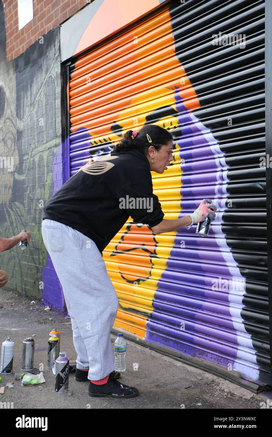 Birmingham, Großbritannien. September 2024. Im Rahmen des jährlichen High Vis Street Art Festivals strömen jedes Jahr Massen von Graffiti-Künstlern in die Stadt, um ihr einzigartiges künstlerisches Zeichen zu setzen. Quelle: Tony Nolan/Alamy Live News Stockfoto