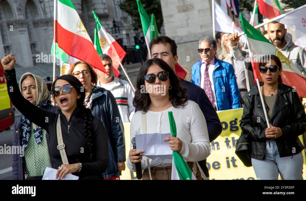 Westminster, London, Großbritannien. September 2024. Iraner, die in Großbritannien leben, protestieren außerhalb des offiziellen Wohnsitzes des britischen Premierministers gegen das Versagen westlicher Führer, gegen das iranische Regime vorzugehen, das sie des Mordes und der Folter ihrer Landsleute im Iran beschuldigen. Quelle: Newspics UK London/Alamy Live News Stockfoto